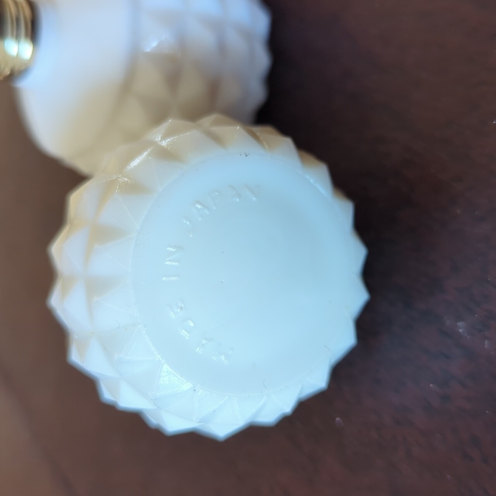 Vintage Hob Knob Milk Glass Salt & Pepper Made in Japan - Picture 2 of 5